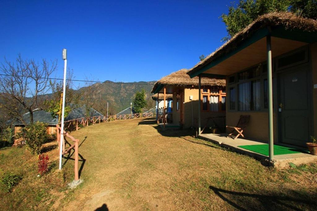 Oyo 43476 Vatika Resort Shimla Room photo